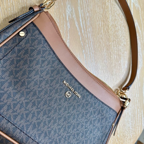 NWOT Michael Kors Logo Brown Pochette Shoulder Bag w/ Matching Passport Wallet - Picture 13 of 13